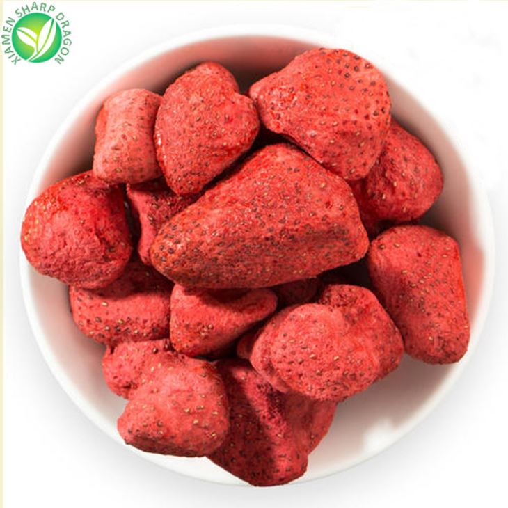 Dâu tây khô đông lạnh gần tôi